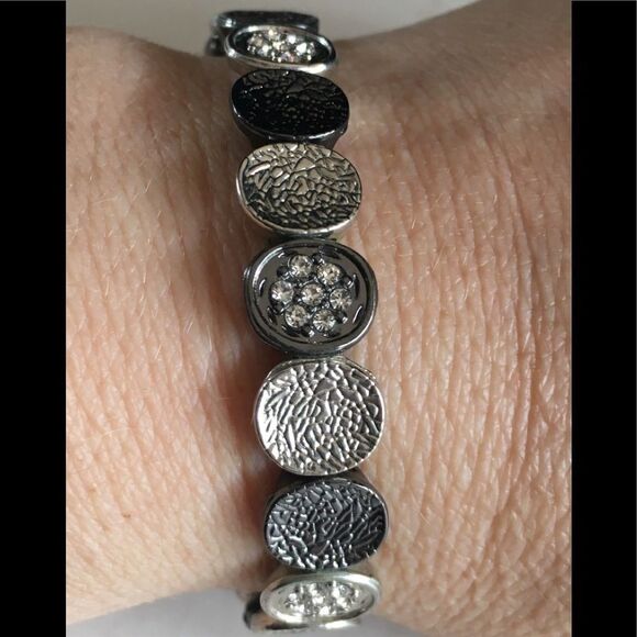 Bundle Sale 3 for $15 | Silver Tone Beaded Stretch Bracelet - Picture 4 of 12